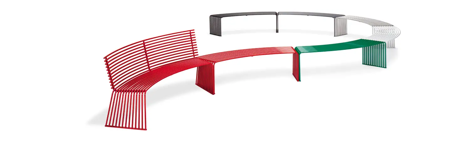 Zeroquindici.015 curved benches with backrests linked into a ring in red, green, white and anthracite