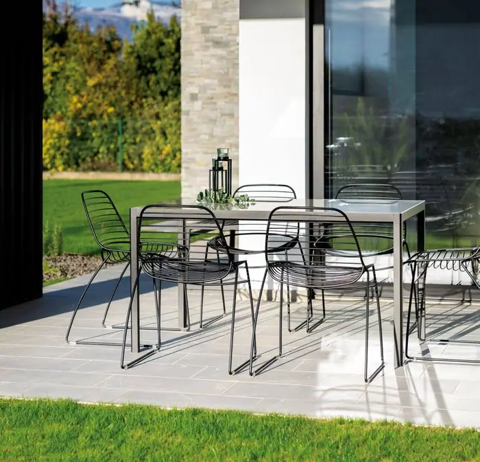 THE OUTDOOR PORCH OF A PRIVATE VILLA IN SACILE
